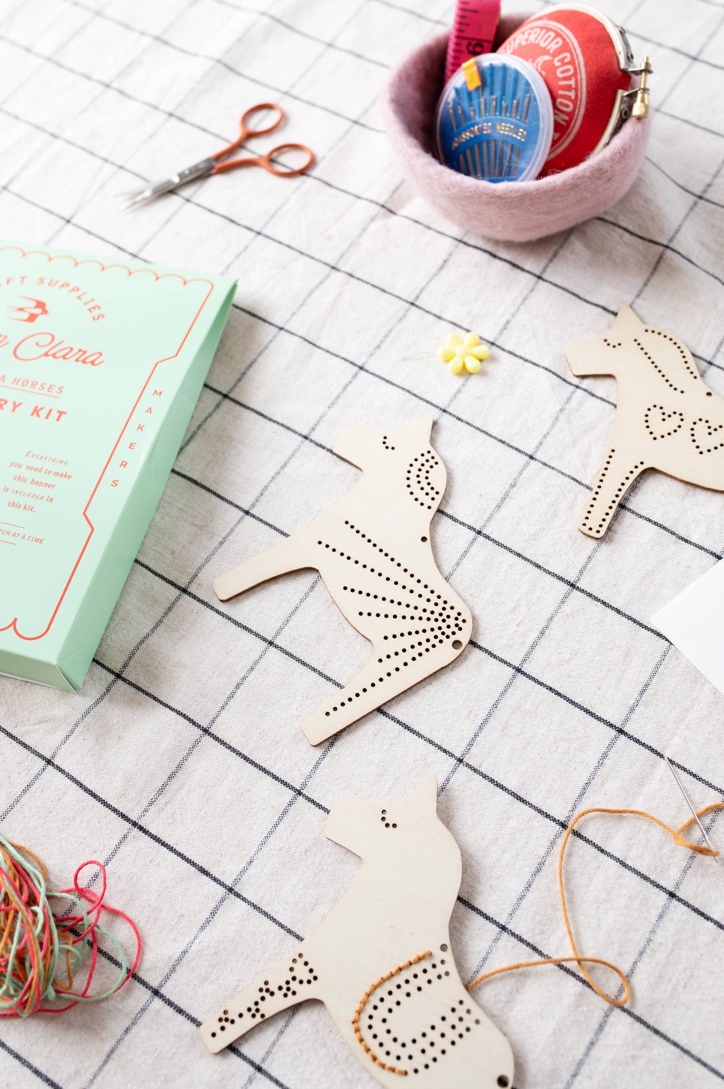 Dala Horses Embroidery Board Kit